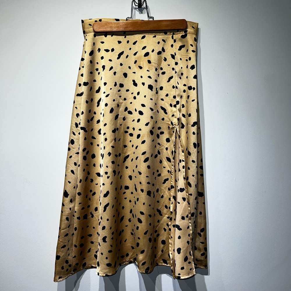 Beautiful pale leopard print skirt. Only used once!